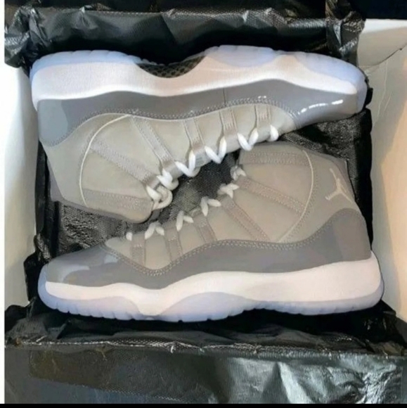 AIR JORDAN 11 RETRO GS 'COOL GREY' 2021 SZ 7Y - Picture 2 of 3